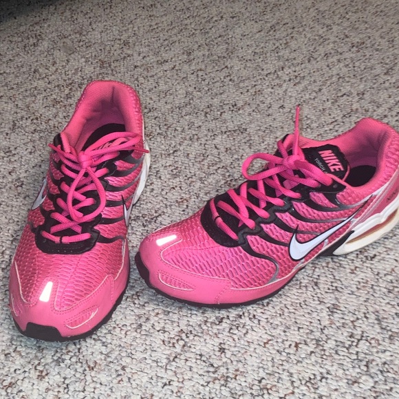 Gently worn
Women's Nike Airmax Torch 4 Sneakers in Bright Pink/ white and black - Picture 3 of 8